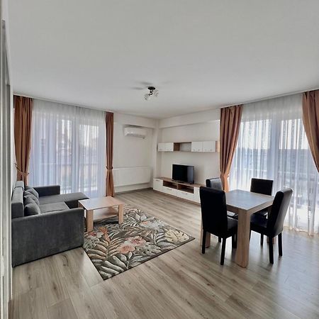 オラデアApartament Madeiraアパートメント エクステリア 写真